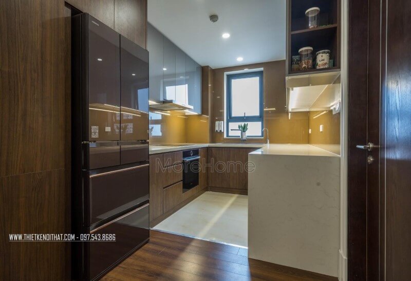 Hệ thống tủ được làm với 2 loại gỗ công nghiệp đó là gỗ MDF và gỗ acrylic bóng gương tạo nên sự sang chảnh và tiện nghi cho căn bếp. tủ bếp gỗ công nghiệp